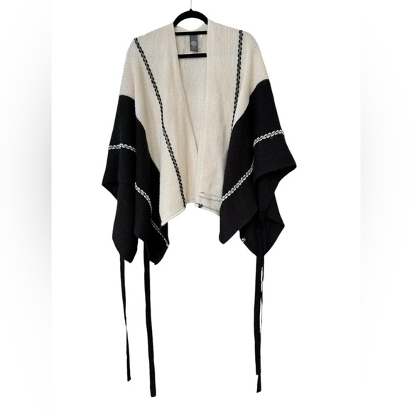 Vince Camuto Sweater Womens OS Black Cream Poncho Shawl Wrap Ruana Western - Picture 5 of 8